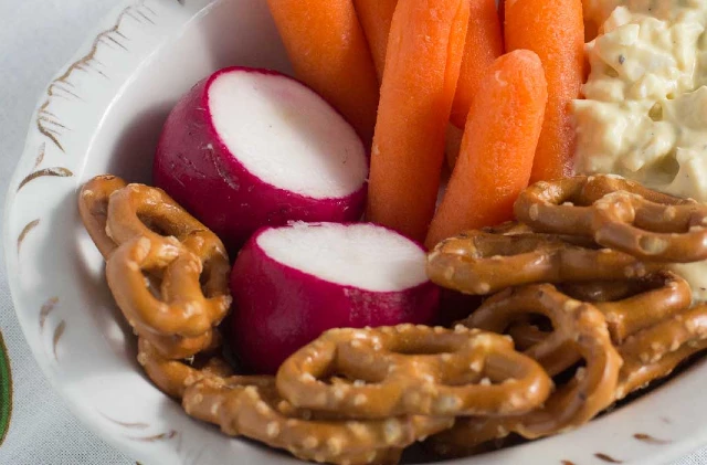 Alkaline Pretzel Snack with Veg